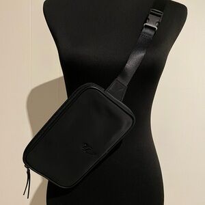 Simply Vera Wang, Crossbody Bag, Black Belt Bag, NWOT